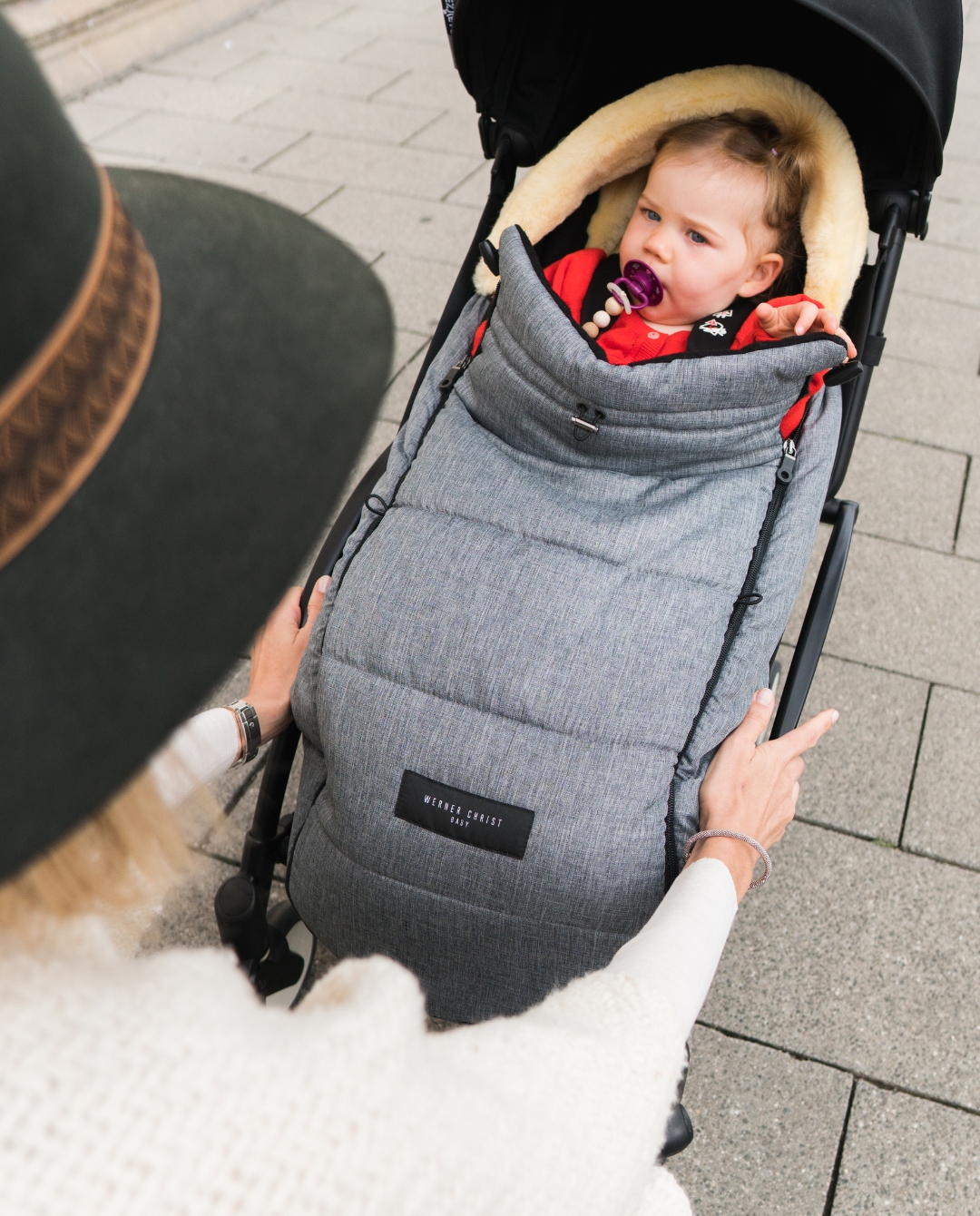 Baby im Kinderwagen